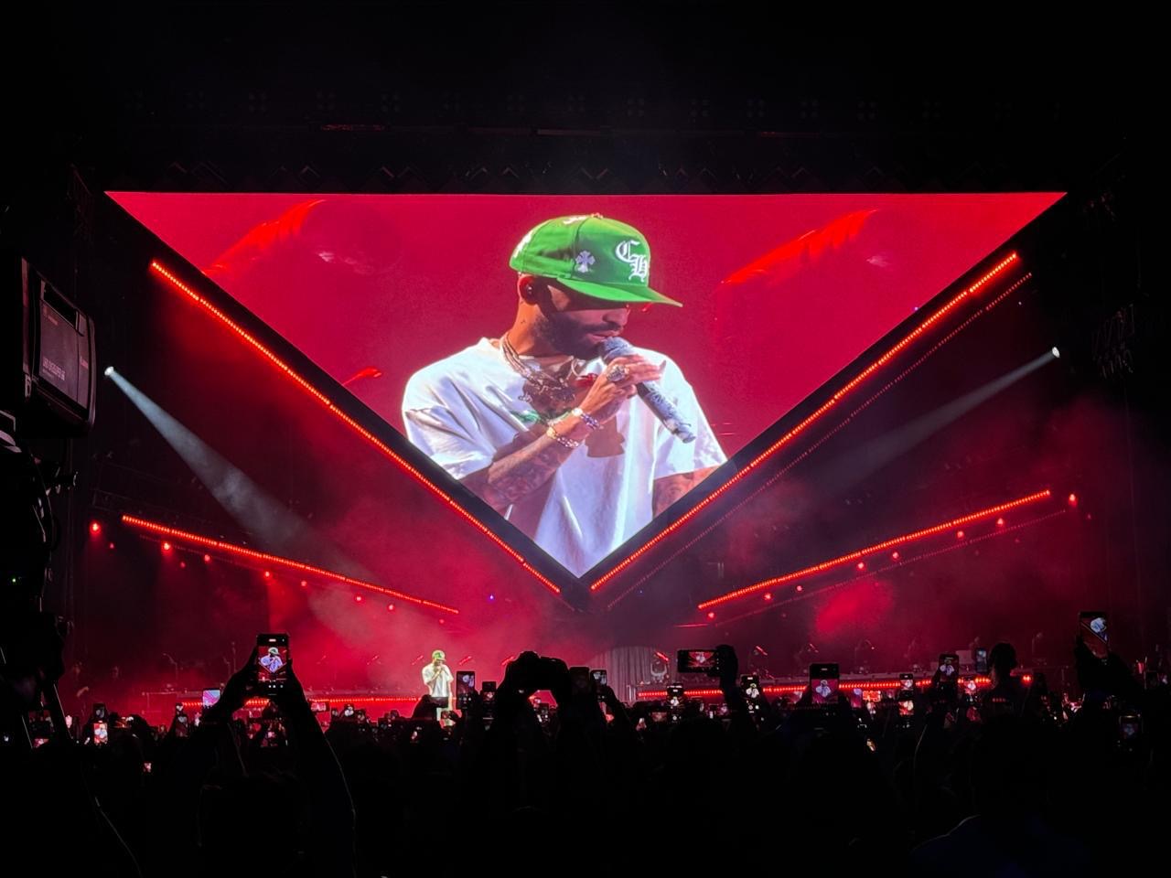 Pantalla LED de gran formato durante concierto